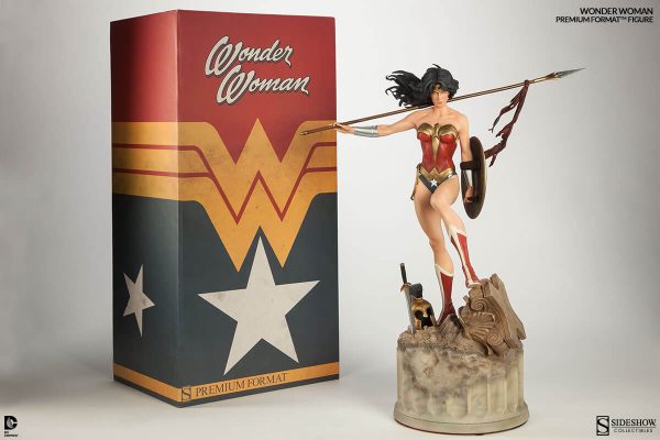 Wonder Woman met doos